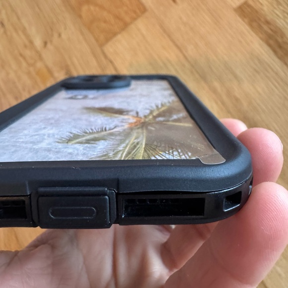 Body Glove Black Waterproof iPhone Case - Picture 4 of 6